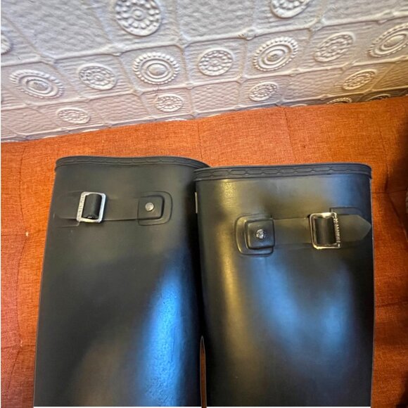 Hunter Refined Tall Rain Boots in Navy | Size 9 (US) - Picture 13 of 13